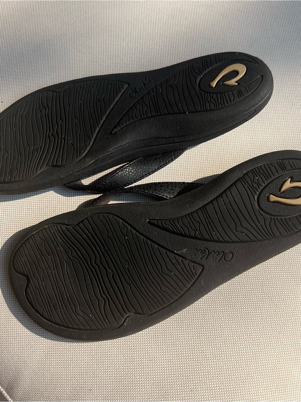 OluKai Black Women’s Flip Flop Sandals - Picture 3 of 3